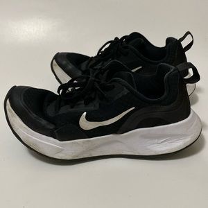 Nike Wearallday  size 5